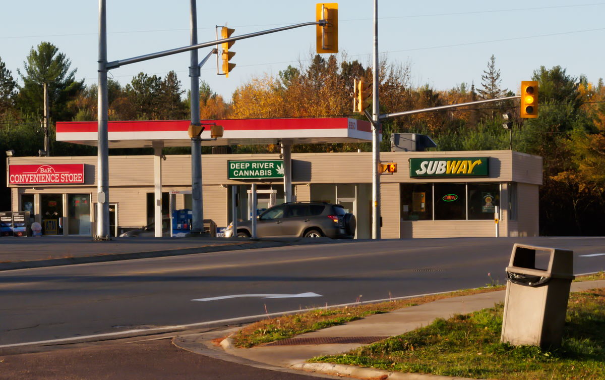Deep River Cannabis along Hwy 17 in Deep River  20201014