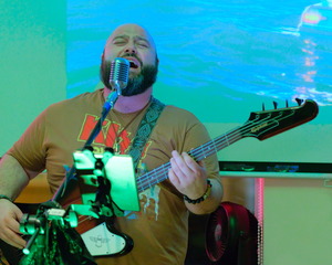 Mitch Desilets and Bob perform at Long Shots Sports Cafe in Deep River  20230304