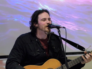 Adam Ruzzo performs at Long Shots Sports Cafe in Deep River  20230325