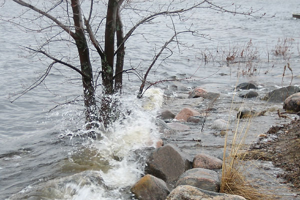 high water at the Deep River Pier