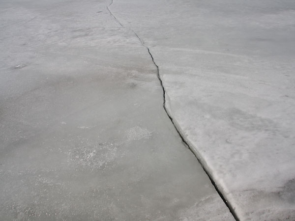 crack in the Ottawa River Ice at the Deep River Pier