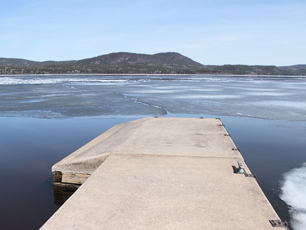 pack ice and ice jam on Ottawa River at Deep River pier