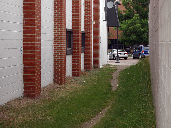 alley in downtown Deep River