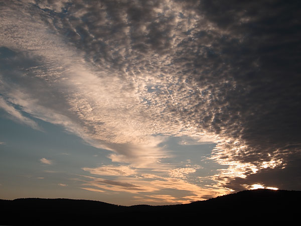 morning sky over the Ottawa River at Deep River