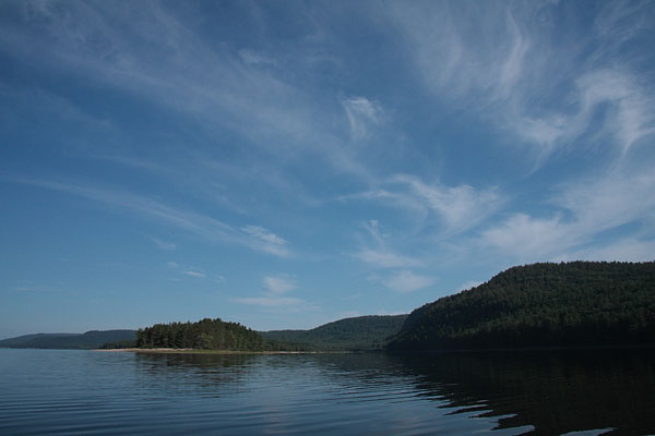 cirrus clouds above Presquisle on the Ottawa River near Point Alexander