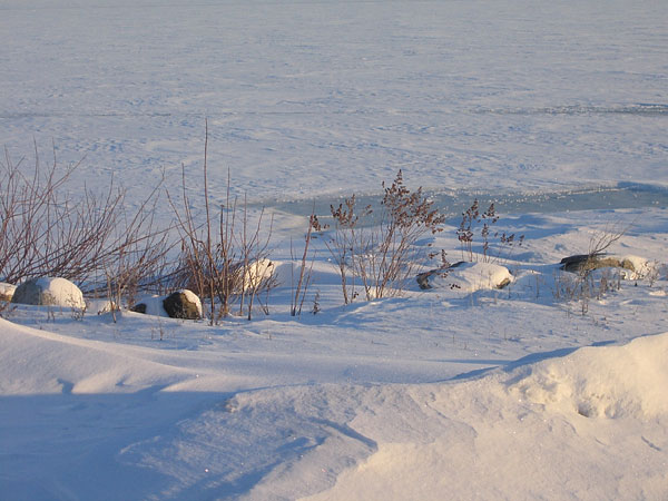 shore at Deep River Pier in winter
